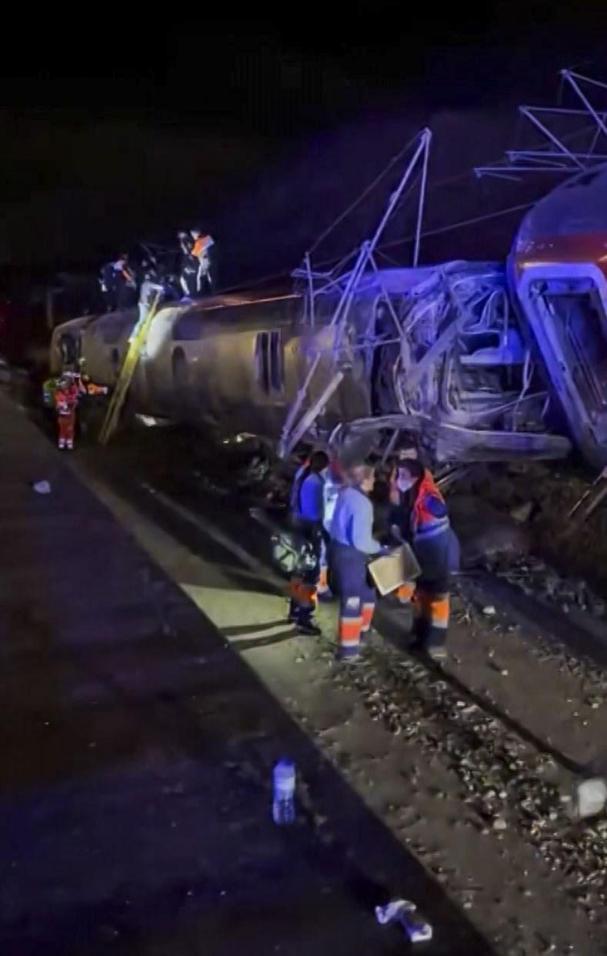 西班牙列车事故中，“阿尔维亚”号列车中遇难的司乘人员，包括36岁的司机，是有点冤