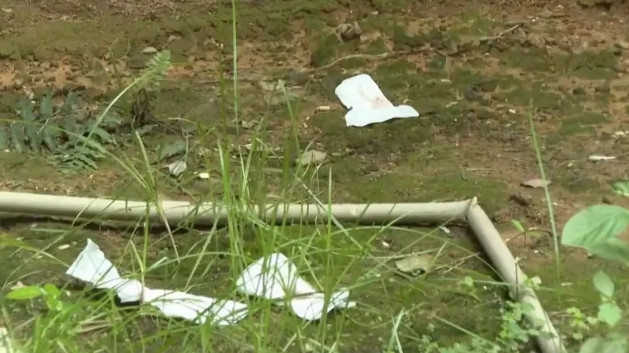 广西南宁，一小区高层住户每月都往窗外扔带血的卫生巾，每个月连扔七天，把小区草坪当