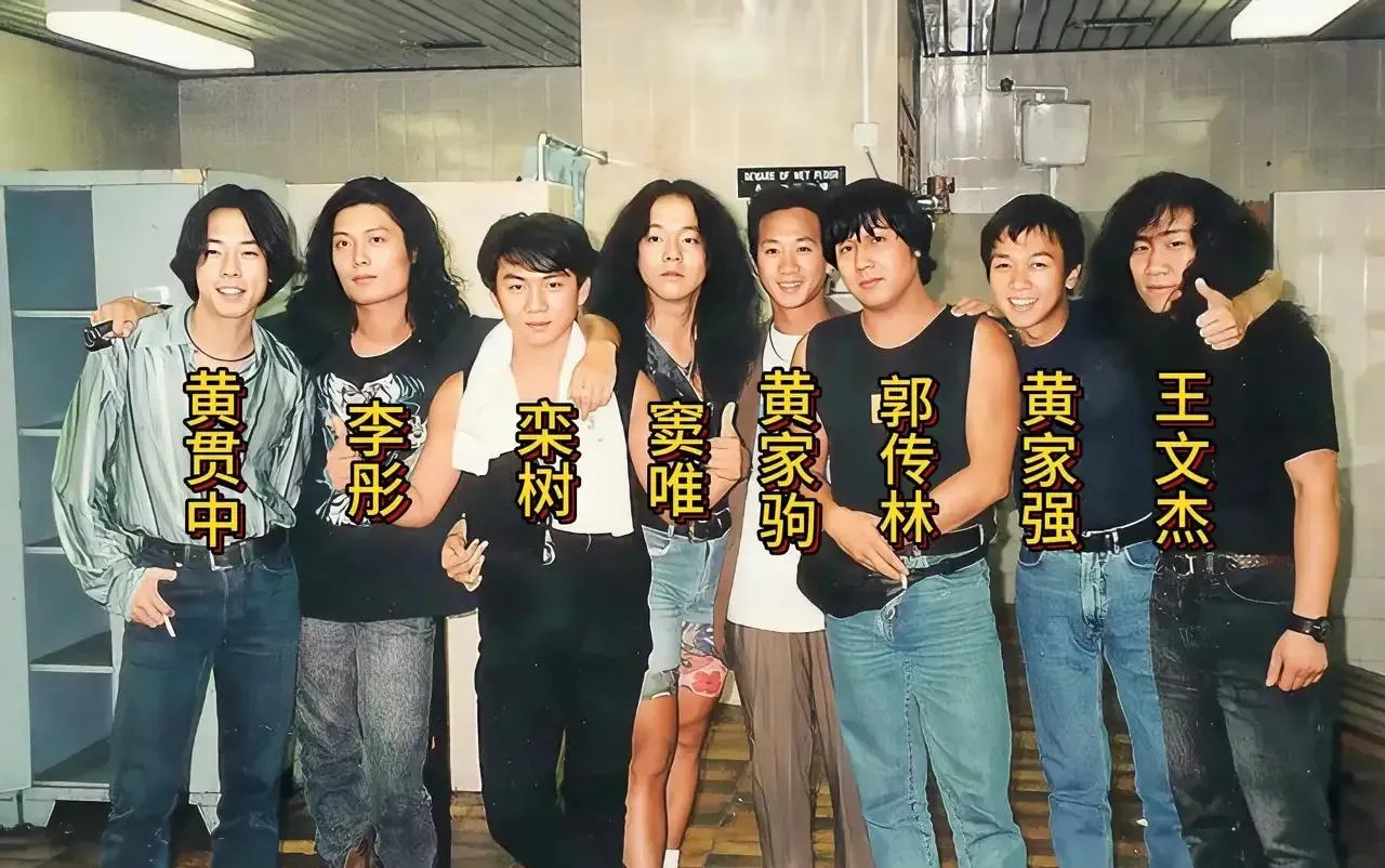 摇滚圈最狠的闭环不是音乐，是睡错了人。丁武的女友高原，最后嫁给了接替他主唱位置的窦唯。窦唯娶的王菲，