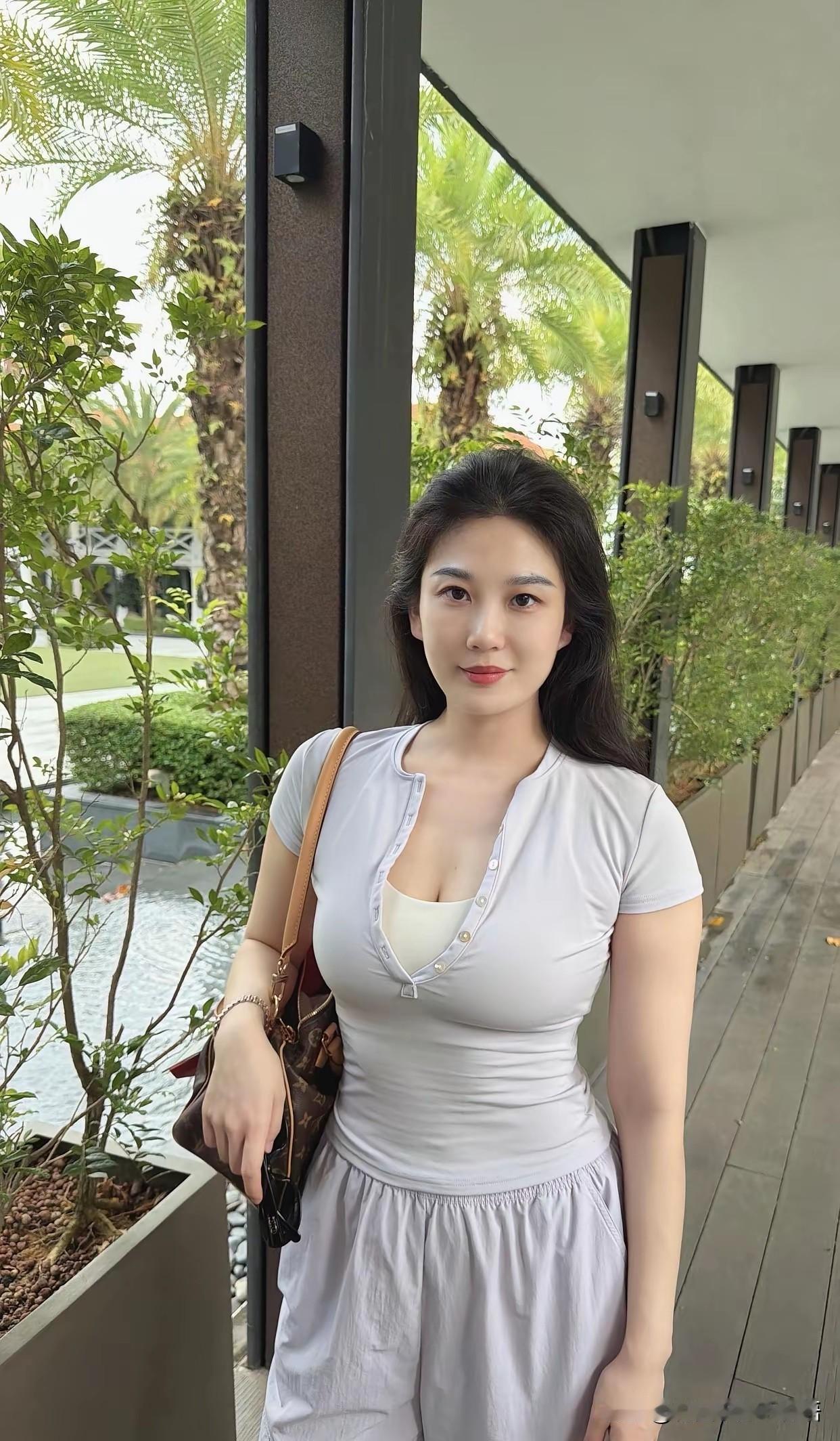 爱情与工作的天平从未真正平衡过，但真正成熟的人生从不在单选题里困守。敦煌研究院的