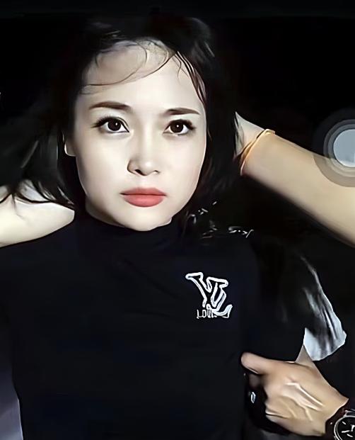 柬埔寨劫囚的女子的实际姓名：阮蒂海婉，国籍是越南籍；营救六名囚犯里面，有阮蒂海婉