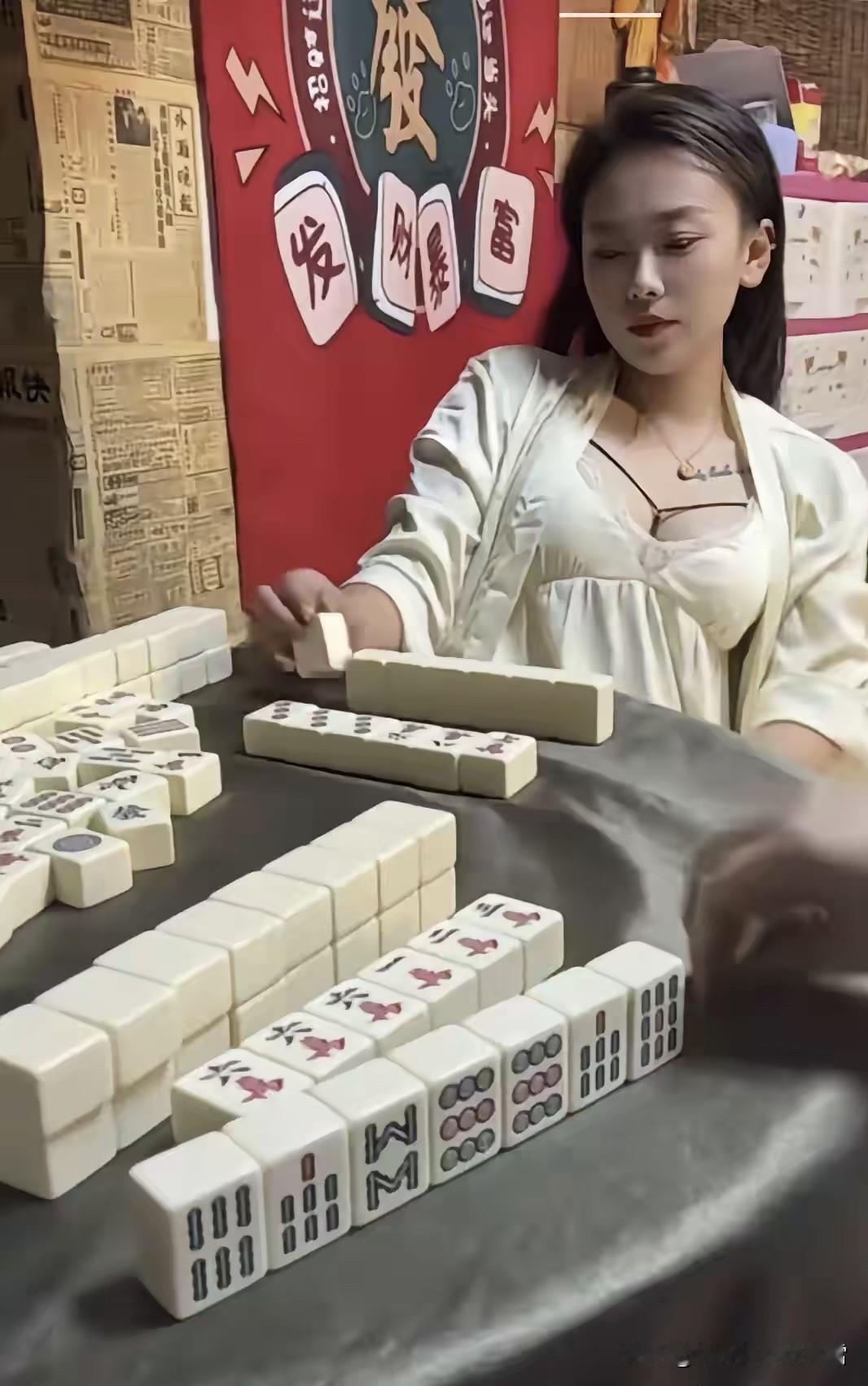 夹八条，真难等，再不来，下家要胡牌了呀[汗][汗]