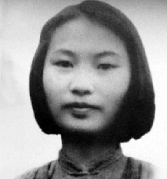 1950年，一19岁小姑娘被土匪活捉，土匪要她缴枪，她却坚定地说：“我没有枪，只