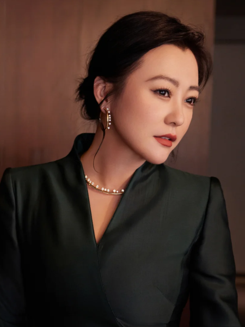 难怪当年邓超放弃了郝蕾选择了孙俪今天终于知道为什么了。郝蕾真的是一个很自我很前