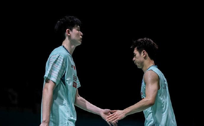 陈柏杨/刘毅2-0阿迪安托/拉赫马特3月5日，超级1000全英羽毛球公开赛