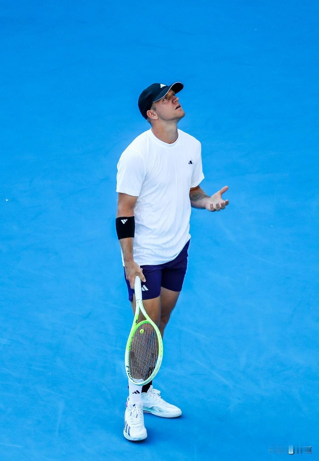 如果评选本赛季男子网坛最为悲剧性的球员，阿尔卡拉斯的同胞、弗基纳恐怕“毫无对手”