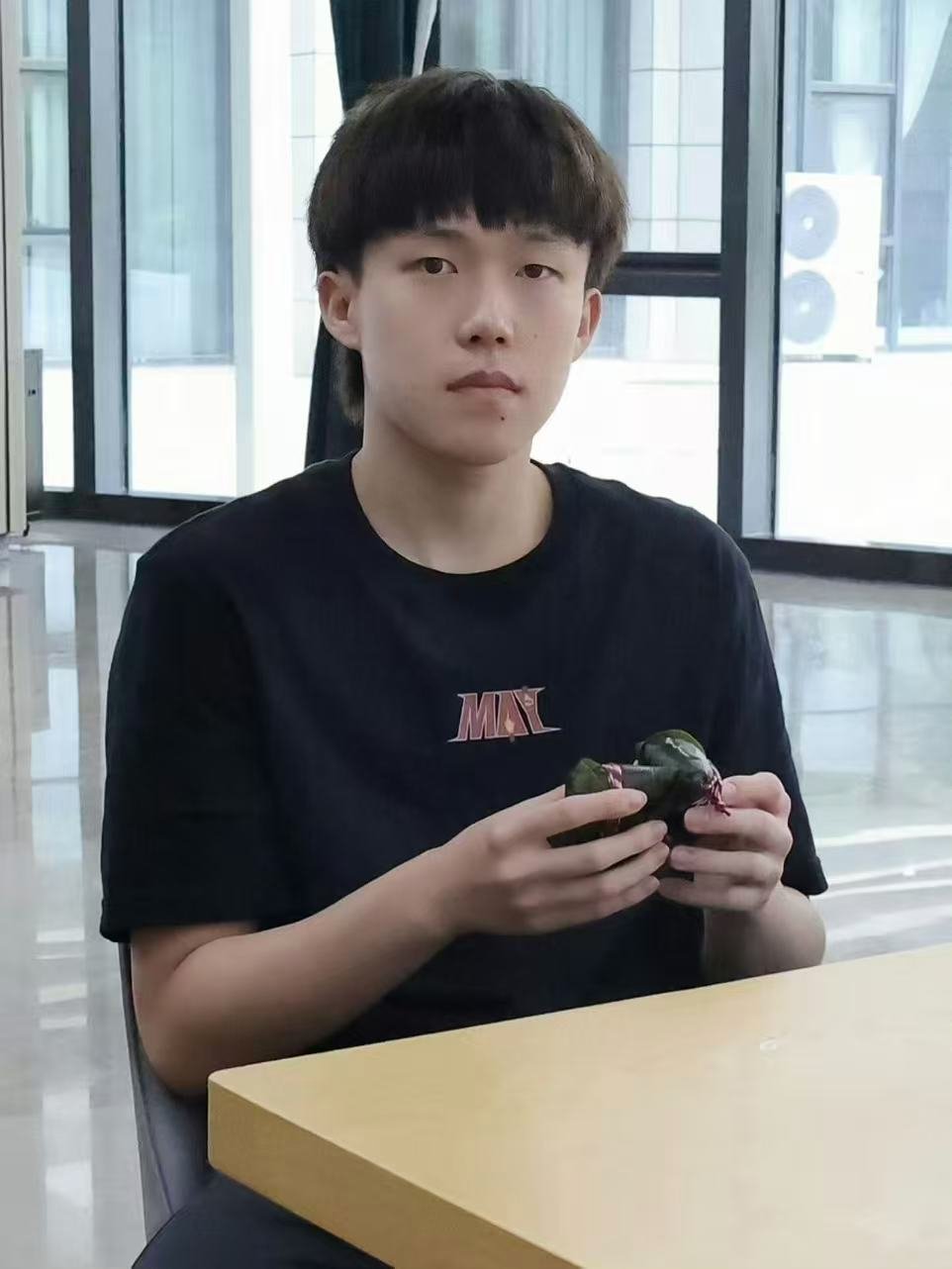 明天端午啦，楚钦提醒大家记得吃粽子哦，提前祝大家端午安康！假期愉快哦！王楚钦
