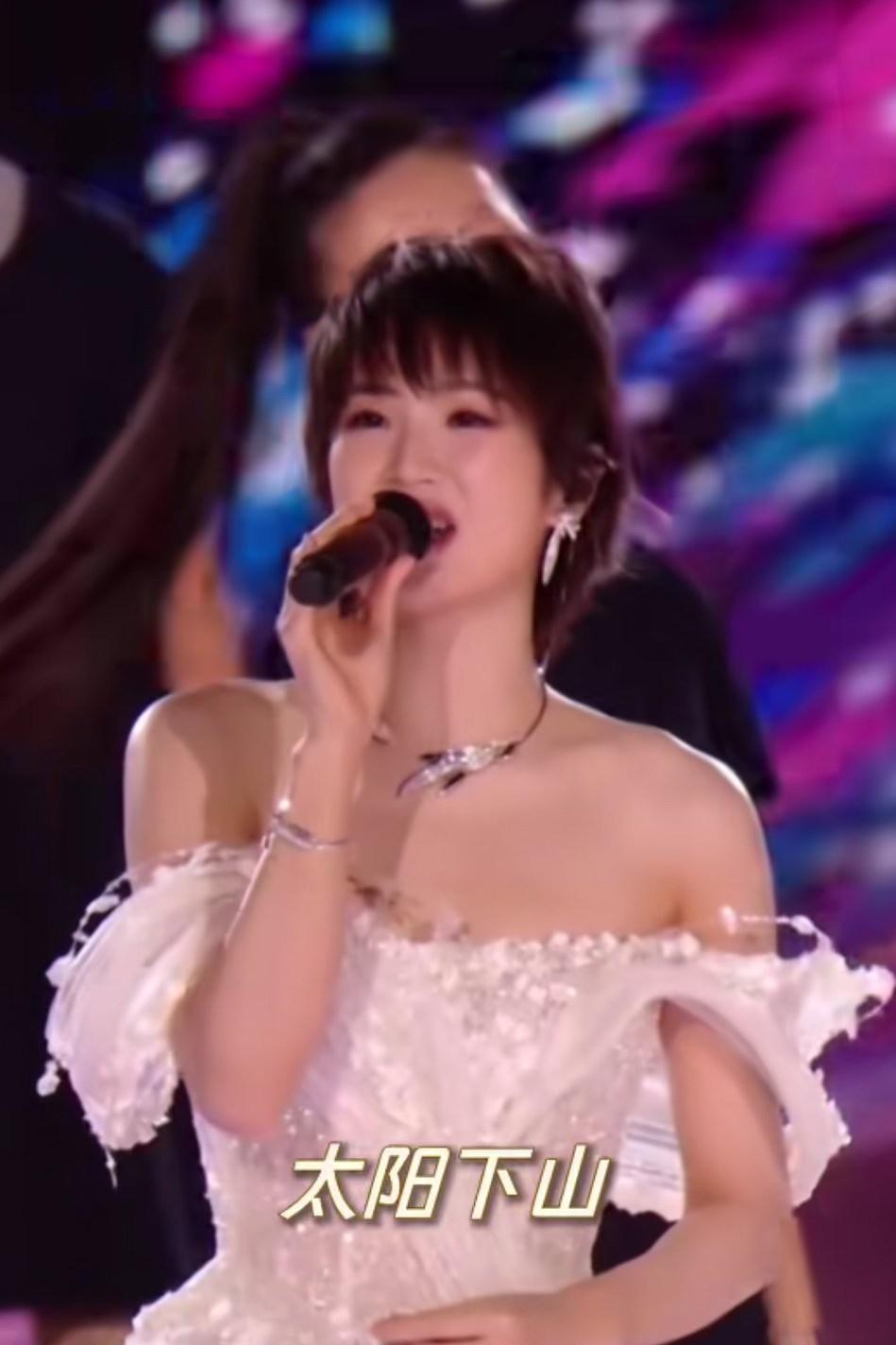 姚安娜，真的有点可惜要是不当演员就算不从商，不愿意继承亿万家业，她应该也能当