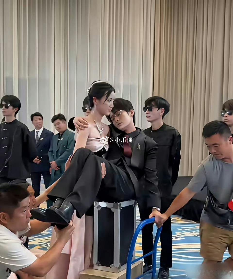 原来短剧里，女主公主抱男主是这样子拍出来的呀