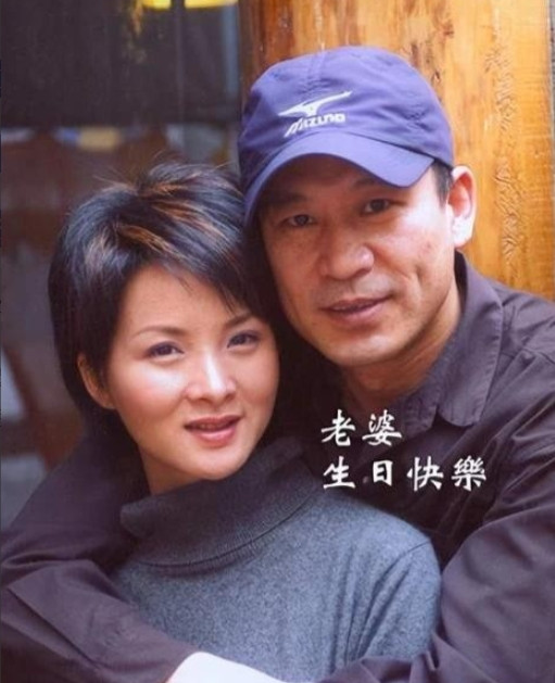 2000年，27岁的谢兰嫁给大自己11岁的师小红，两人约好了丁克，不要孩子，因为