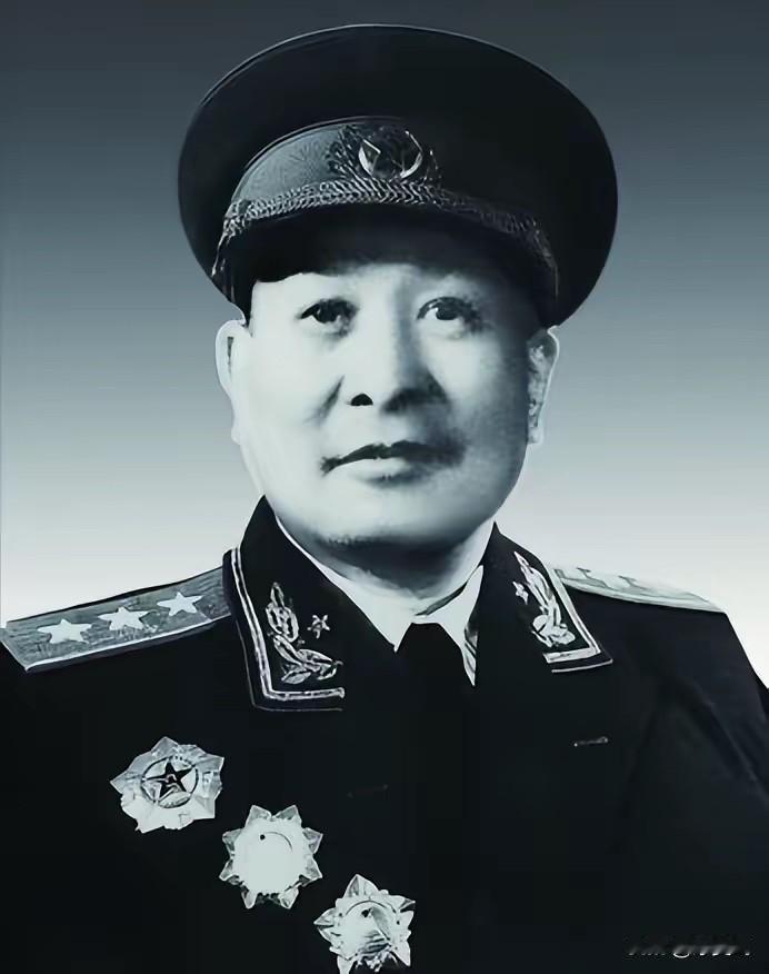 1949年，74军军长邱维达被俘，负责审核战犯名单的钟期光看到他的名字后，笑道：