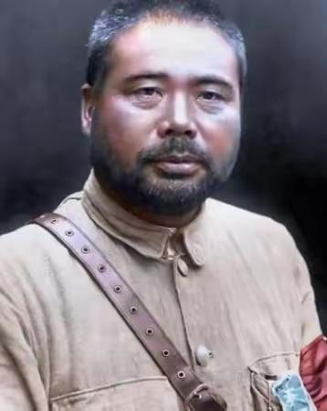 1948年，冯玉祥开始人生最后一次倒戈，坐船回国，船上失火，冯玉祥马上丢下老婆孩