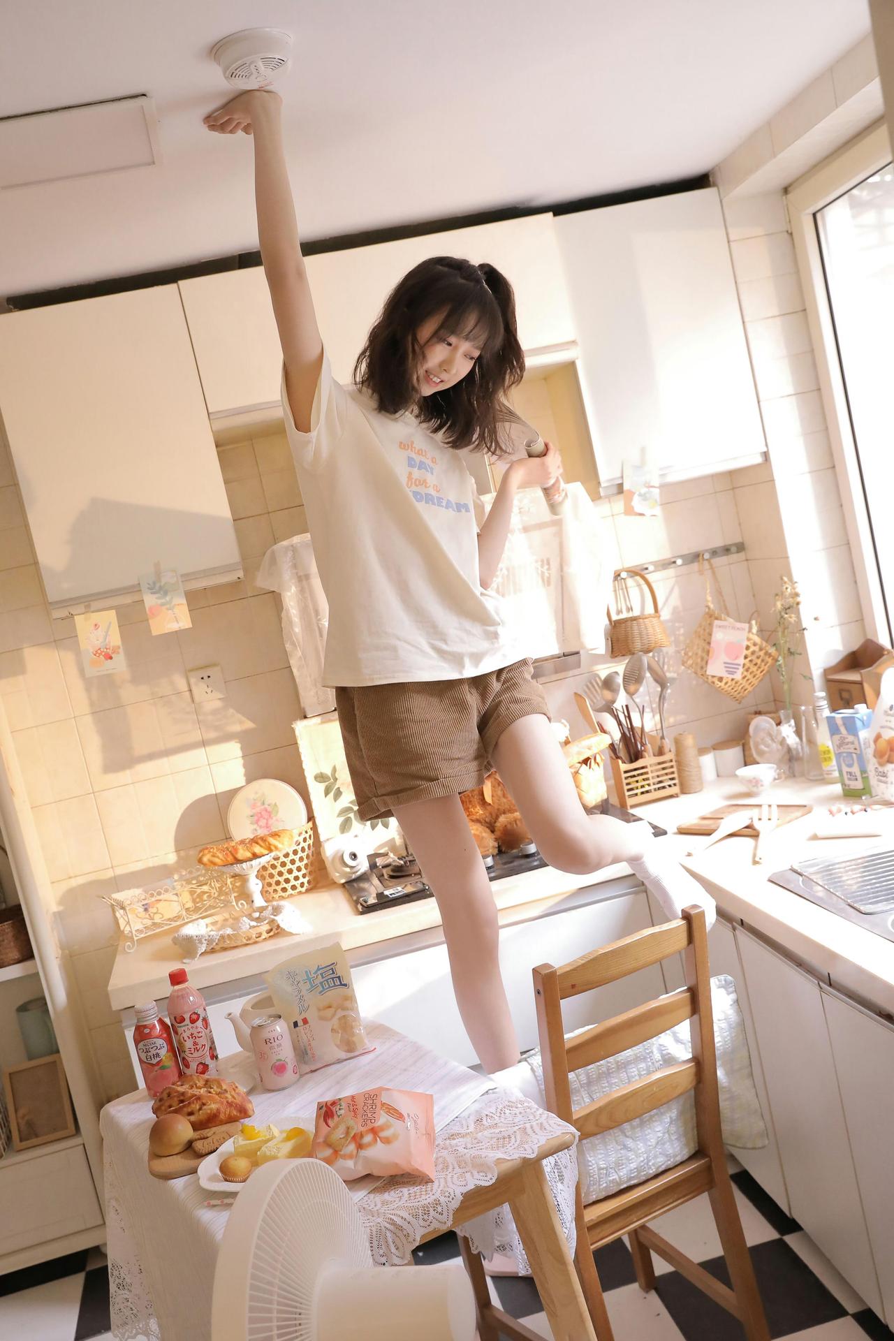 日系纯欲美女居家写真（9.8分）