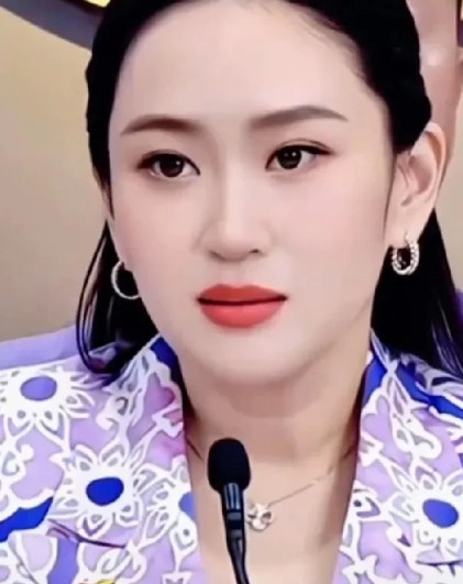 泰国总理佩通坦这手玩的漂亮！泰国总理佩通坦考虑到自己可能被暂停总理职务，来了