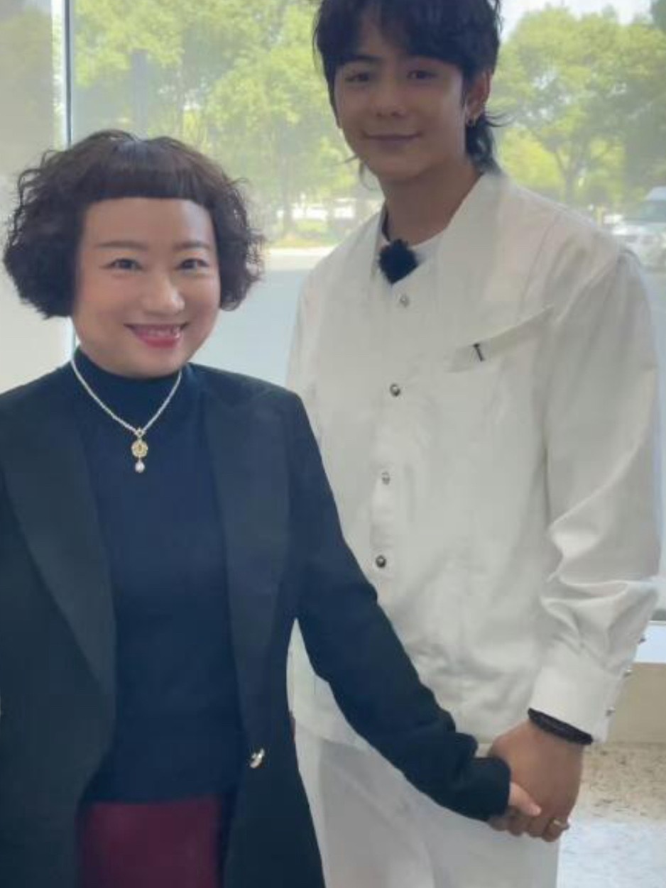 为啥她执着于这个发型我如果这么有钱一天换一个造型头发有自己的想法…真的很像壮壮妈