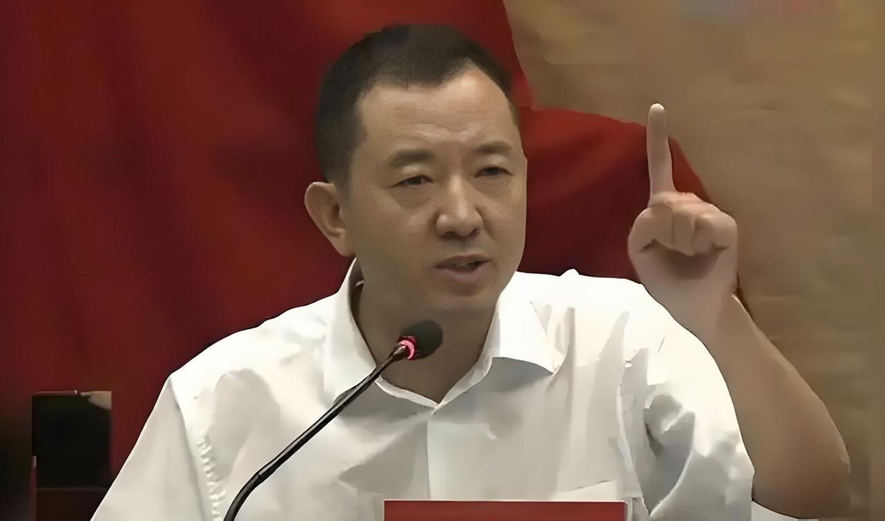 2011年，清华硕士陈行甲到巴东上任，意外发现：自己的“前任女县委书记”竟能在北