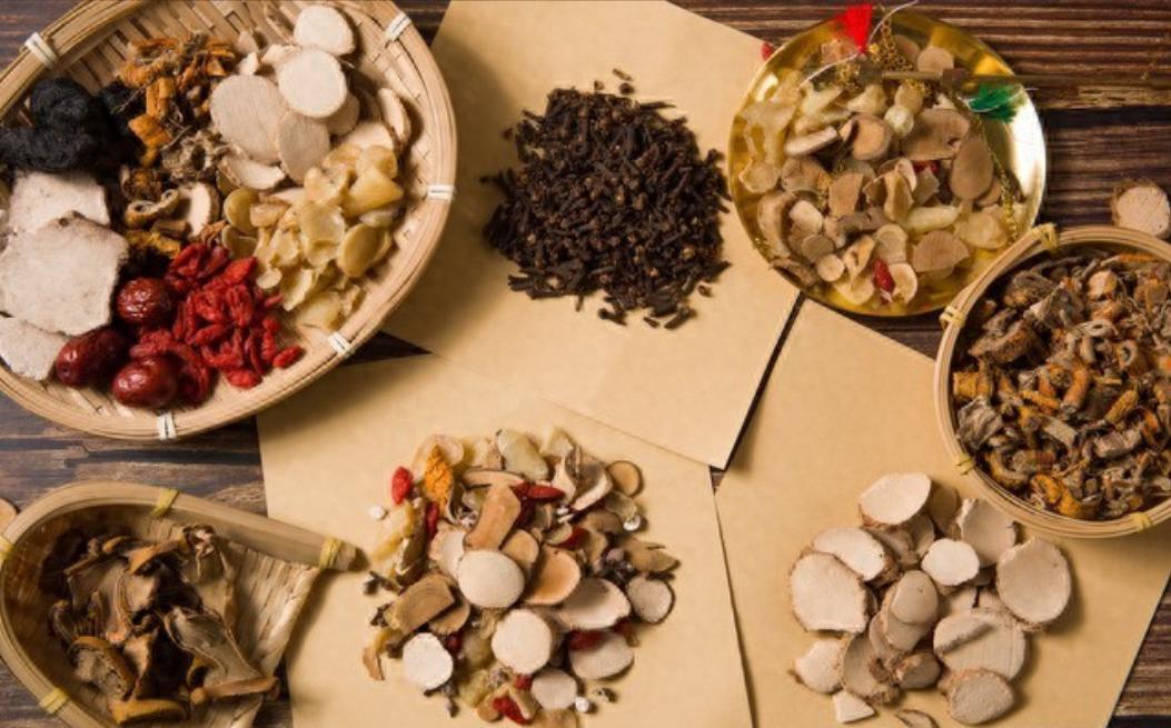 4类中药是乱用乱吃的“重灾区”，或伤害肝肾，望你重视和纠正中药总带着一股天