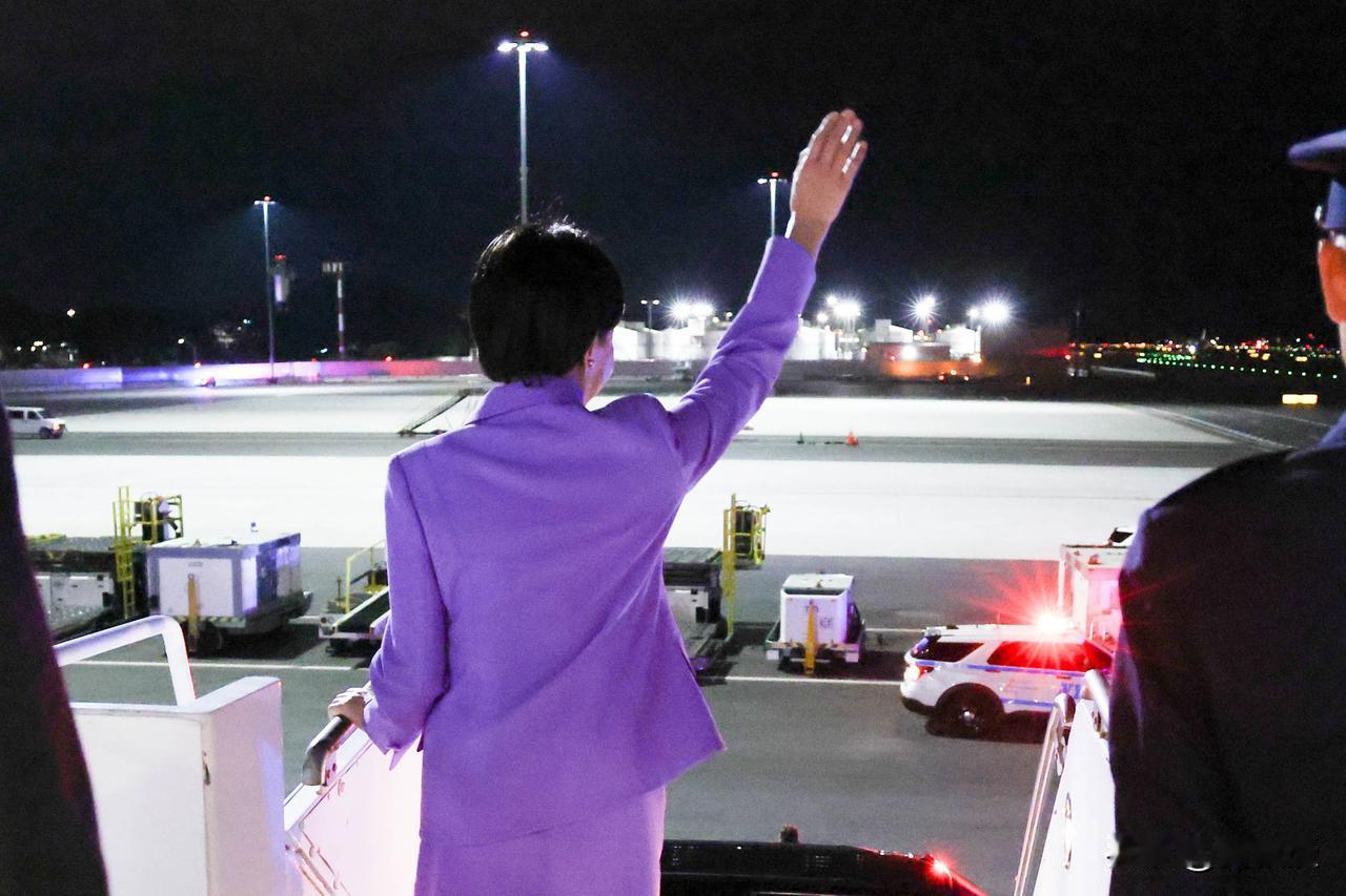 高市早苗是真可悲[捂脸哭][捂脸哭][捂脸哭]上赶着去美国🇺🇸丢人，她深夜落地纽约