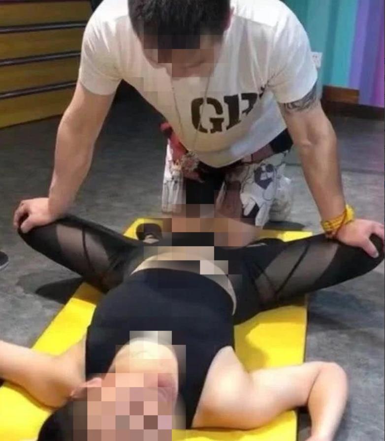 广东广州，一名男子掏了100块，请了个19岁的女老师来上课。上课时他找尽借口帮女