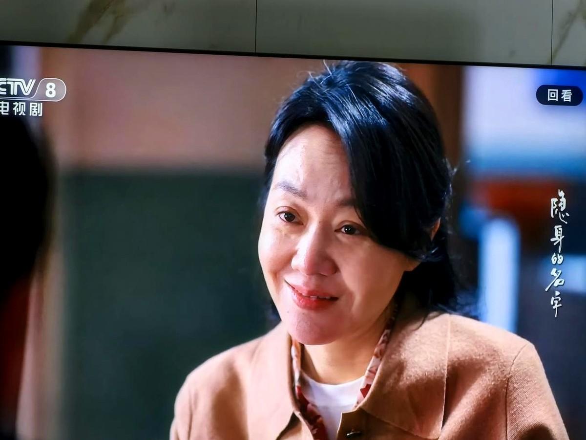 闫妮演的任美艳，真是把人看窒息了。她查出大病，第四任丈夫老李剥了个橘子递给她