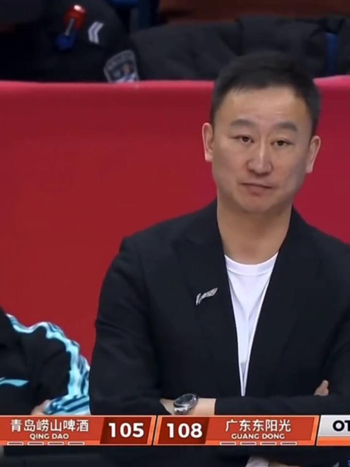 实在是让人想不到一场普普通通的CBA常规赛竟然同时出现了卧龙凤雏两位天才。在广东