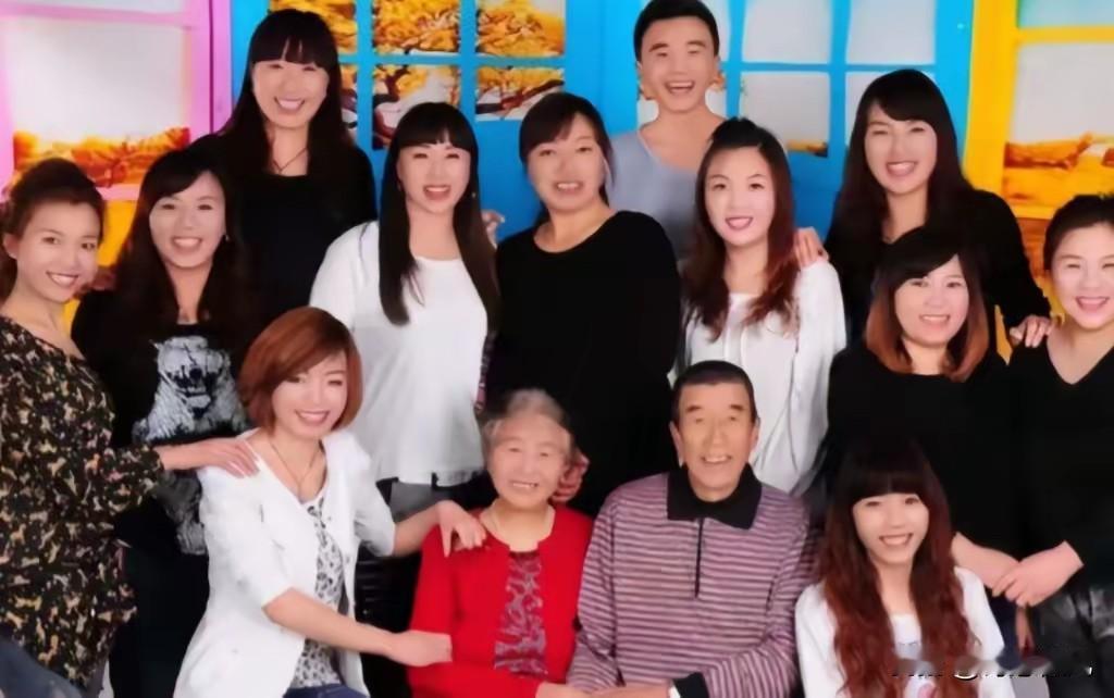 山西一对夫妻，生了11胎全是女儿，丈夫眼看妻子生不出儿子，无奈决定放弃。谁料，1