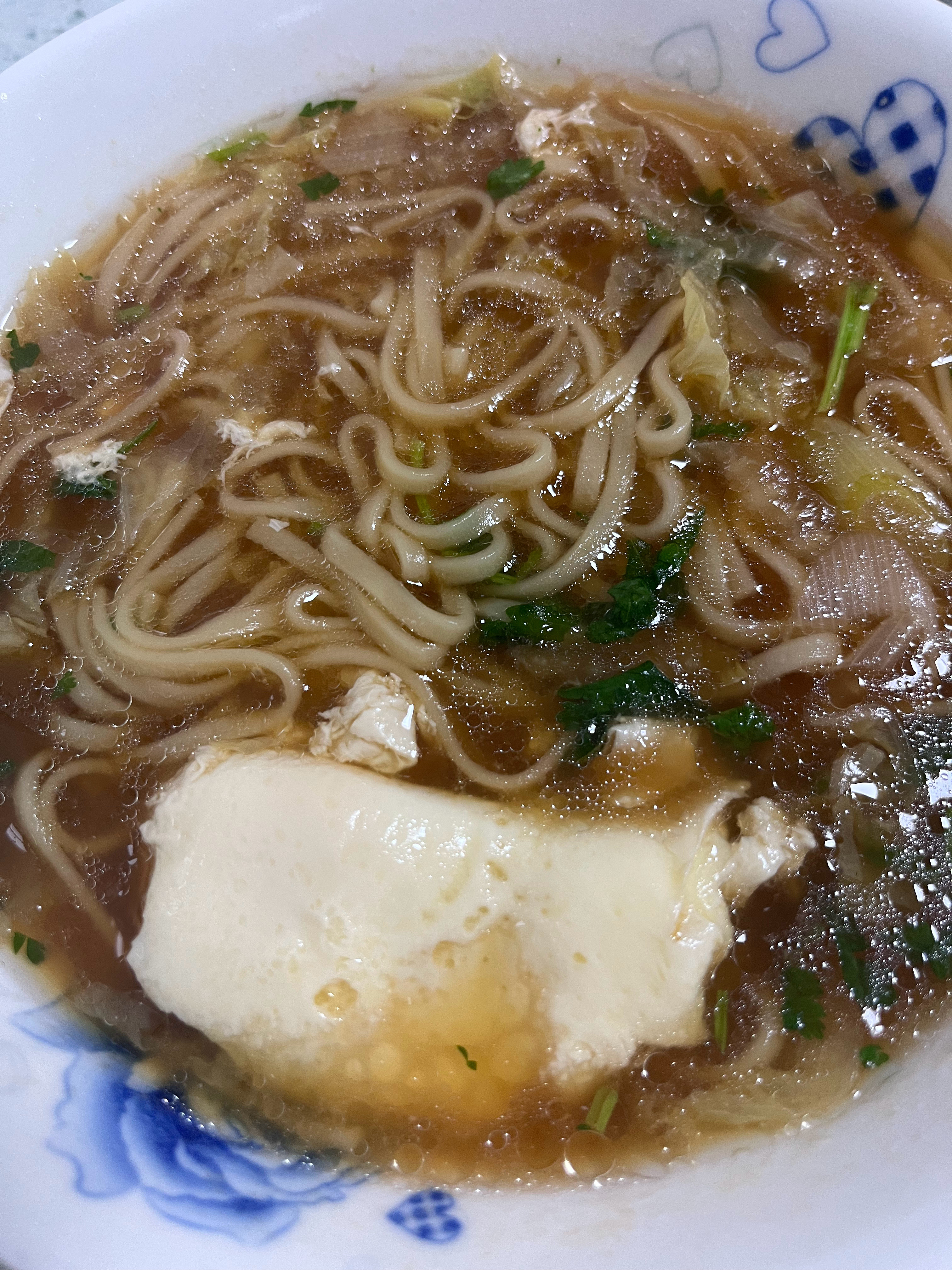 好早好早～今日份早餐来碗热汤面暖乎乎的！