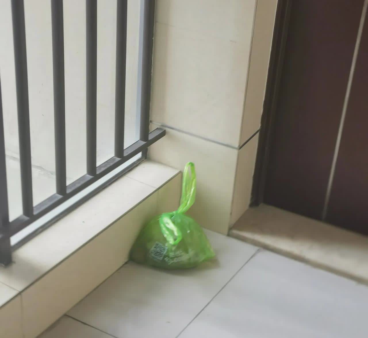 万万没想到！七年“垃圾”竟被新邻居一袋袋“搬”走了七年，2555个日夜。