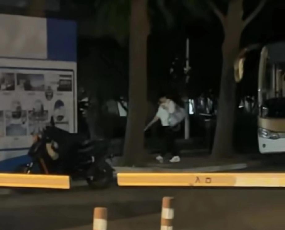 下晚训的莎莎，一个人回体总，莎莎太拼了9月23日邻近大满贯，莎莎下晚训，又是最