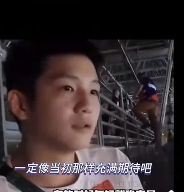 2016年，19岁的樊振东作为国乒历史上的最强p卡，跟随三剑客一起征战里约奥运会