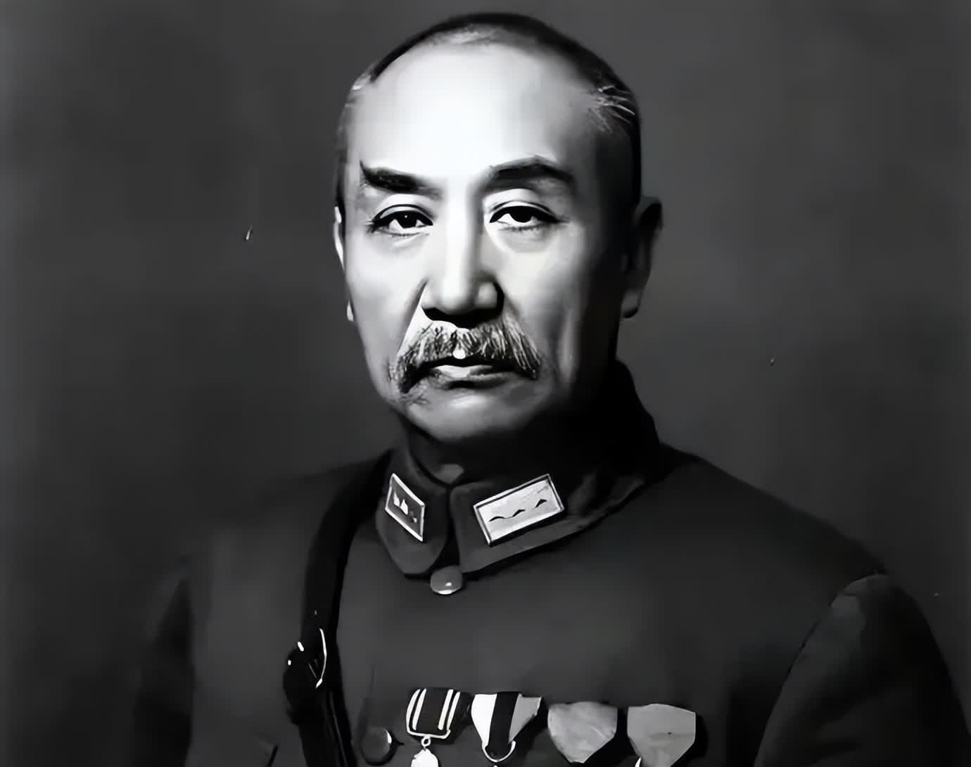 1914年，阎锡山在妻子的劝说下纳了一房小妾，洞房当晚他还跟小妾说心里只有妻子，