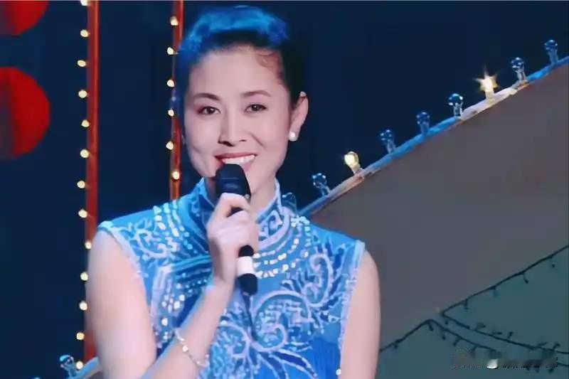 倪萍、梁小冰年轻时那颜值，简直是惊艳众人。倪萍曾是央视主持大姐，是很多男士的梦中