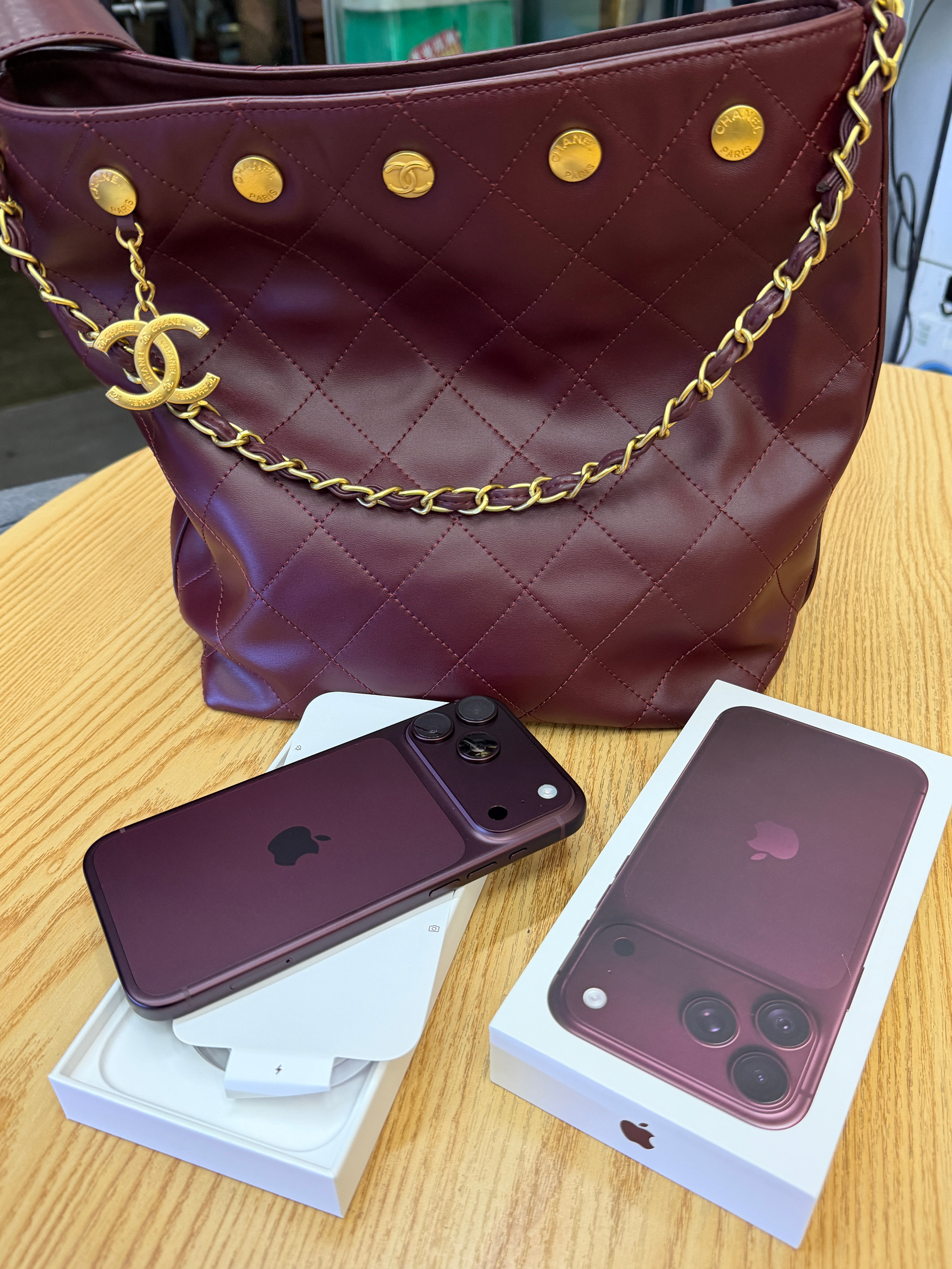 其实买不买iphone18promax512G勃艮第红色并不重要日子开心就好人不能太虚荣​​​