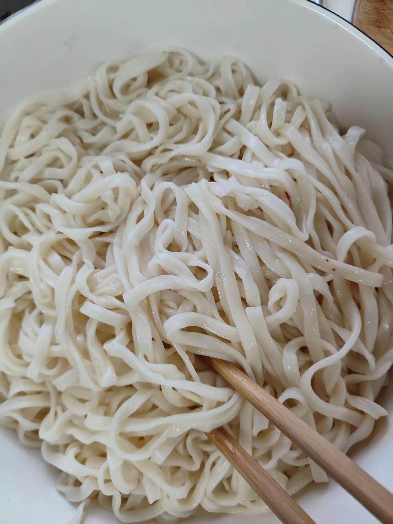 过水面条还挺好吃的