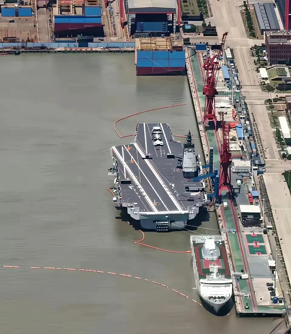 战忽局的同志可以退休了，这位摄影师水平很高，要得就是渔船的感觉[doge]