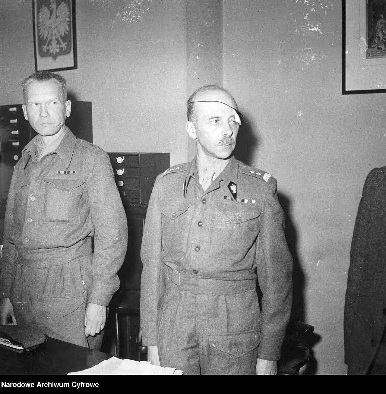 1944年10月3日，华沙起义指挥官塔德乌什·博尔-科莫罗夫斯基将军在德军指挥部