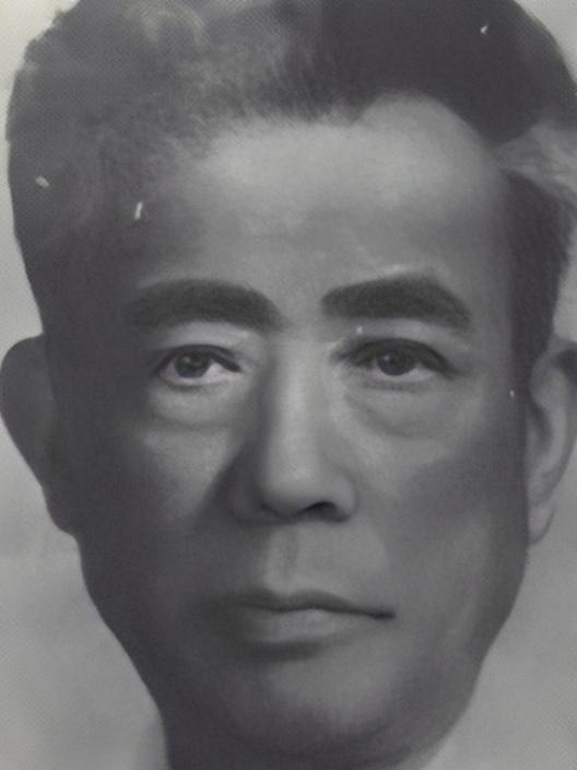 1955年，公安机关审讯一特务，他低声说：我抚养过伟人的孩子。 负责讯问的同