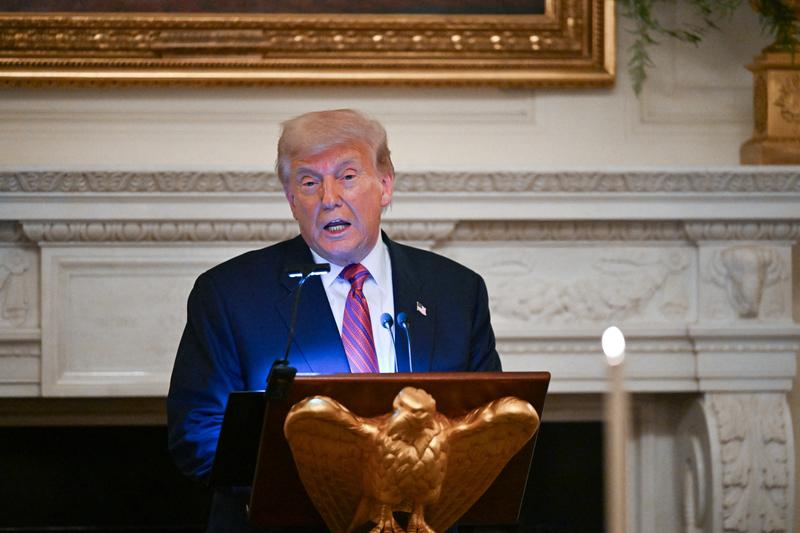 2月11日美国司法部公布爱泼斯坦案相关文件，其中一段偷拍潜在受害者的视频曝光。视