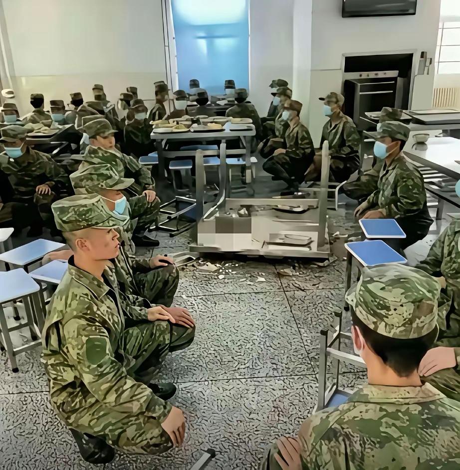 在食堂打架的下场一蹲蹲一天