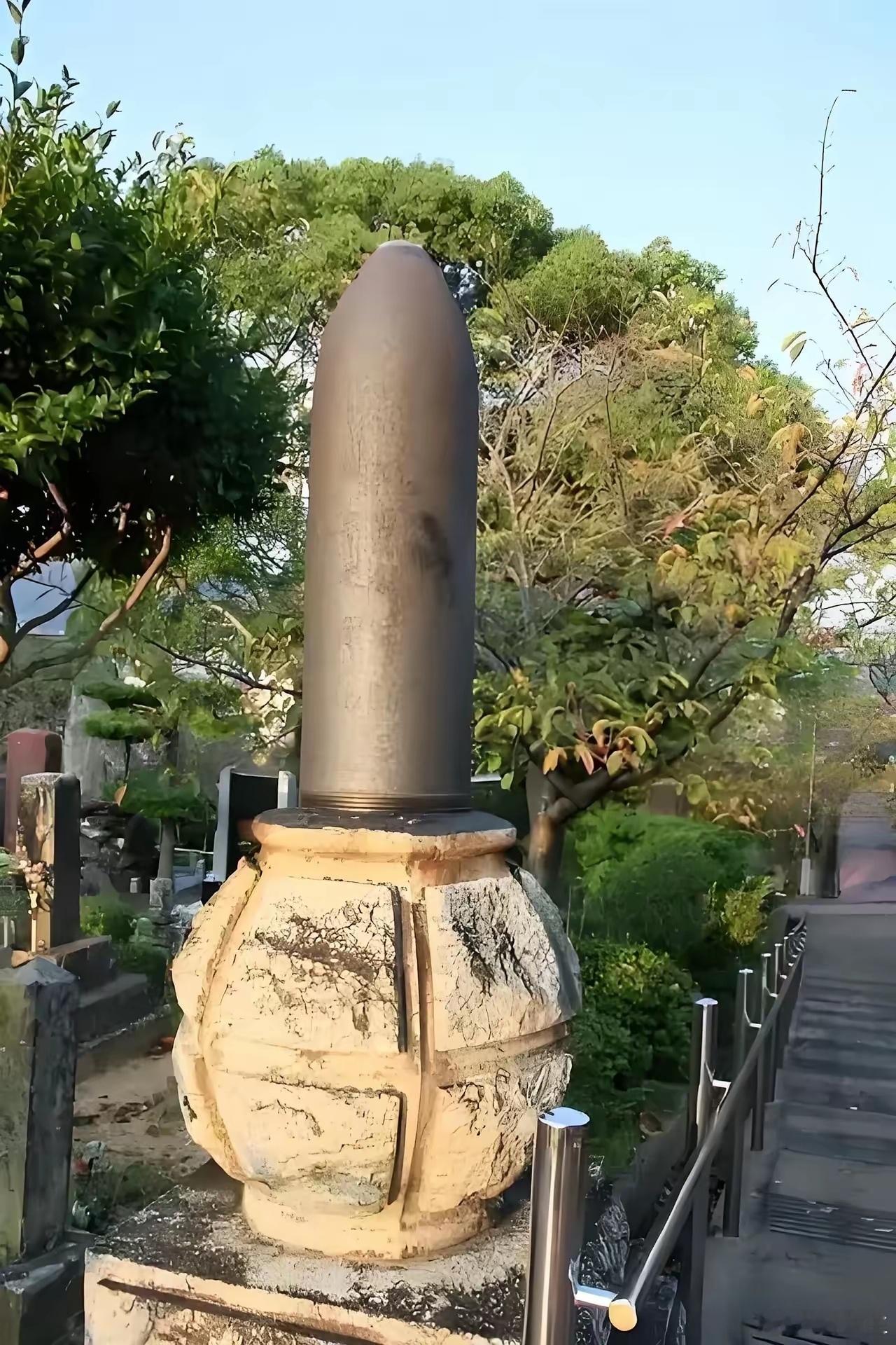 这枚定远舰305mm主炮的开花弹，已经在日本长崎佐世保海军墓地，屈辱的为日军墓守