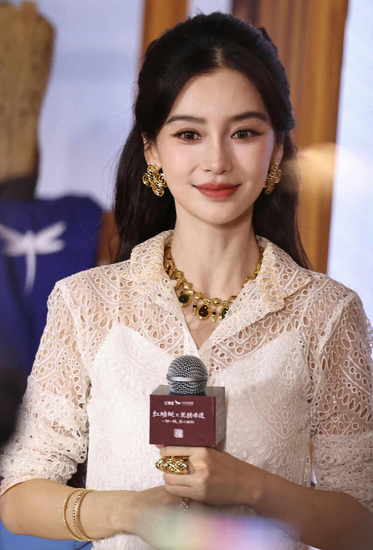 一个爱大笑的文艺女青年angelababy