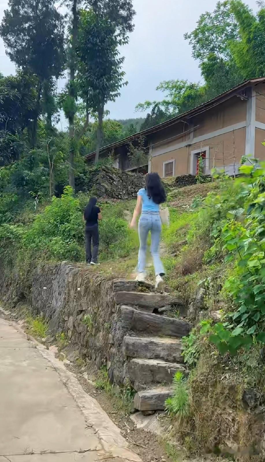 人都对从小生活的地方有执念[滑稽笑]
