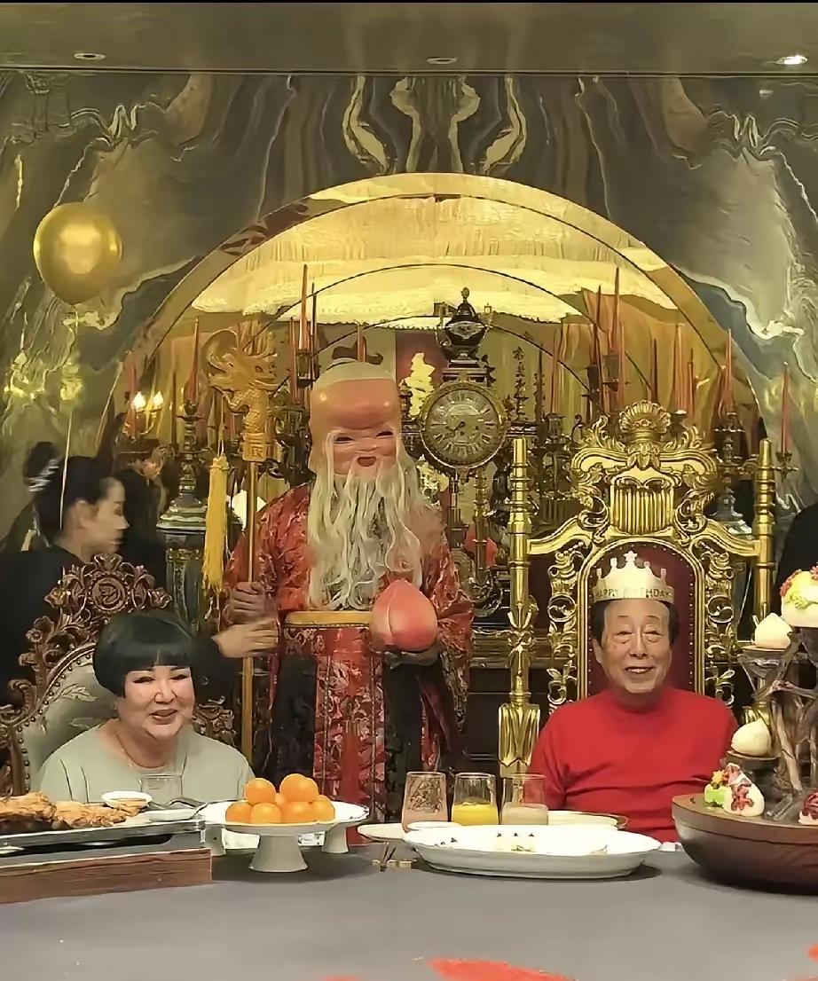 王惠这回真没藏着掖着。12月16号，她直接包下天津最贵的那家饭店，给79岁的三