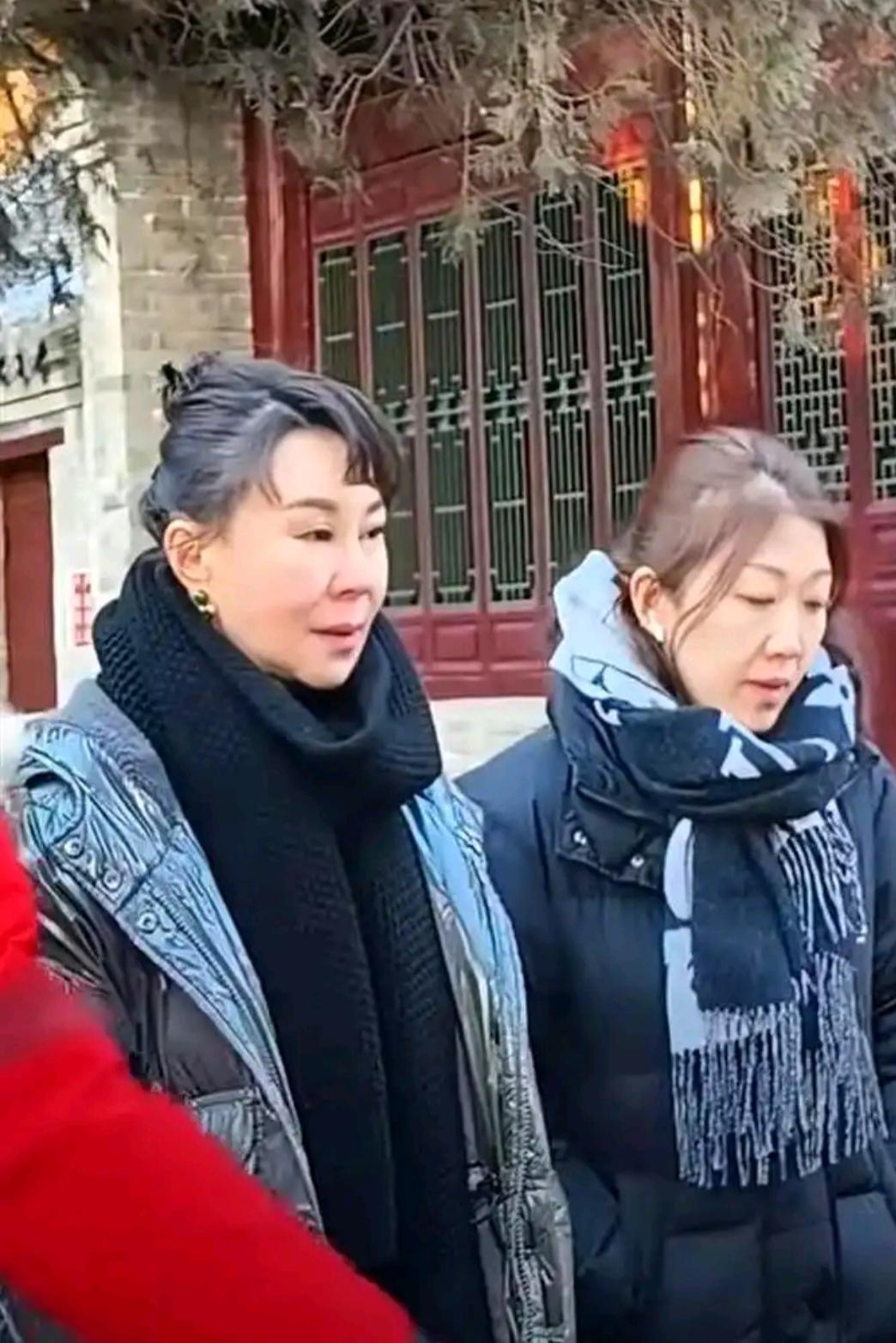 50岁的祖海，定居北京，至今未婚未育。近照里的她双下巴、水桶腰，胖得差点认不出。