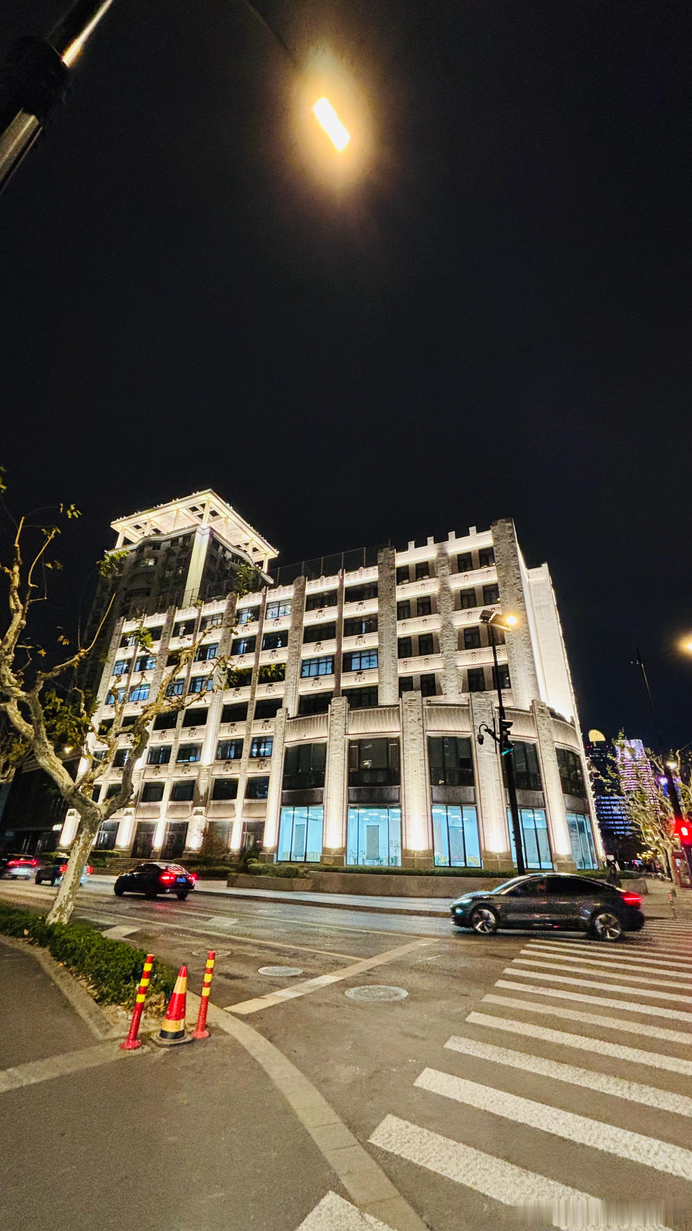 在过去的二十年里，中国的中产阶层被称为“社会的稳定器”。他们受过良好教育，有稳定