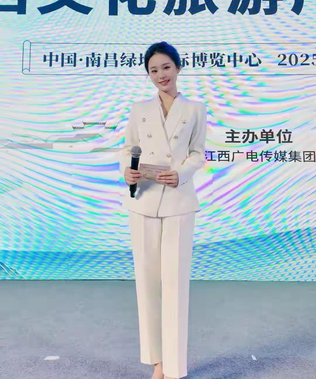 江西卫视省台女主持人风采，太有气质了