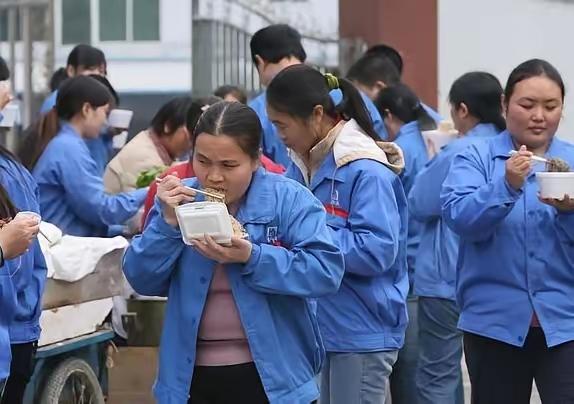 2026年全国两会，政协委员周世宏提交提案，建议废止劳务派遣制度，要求用工单位与