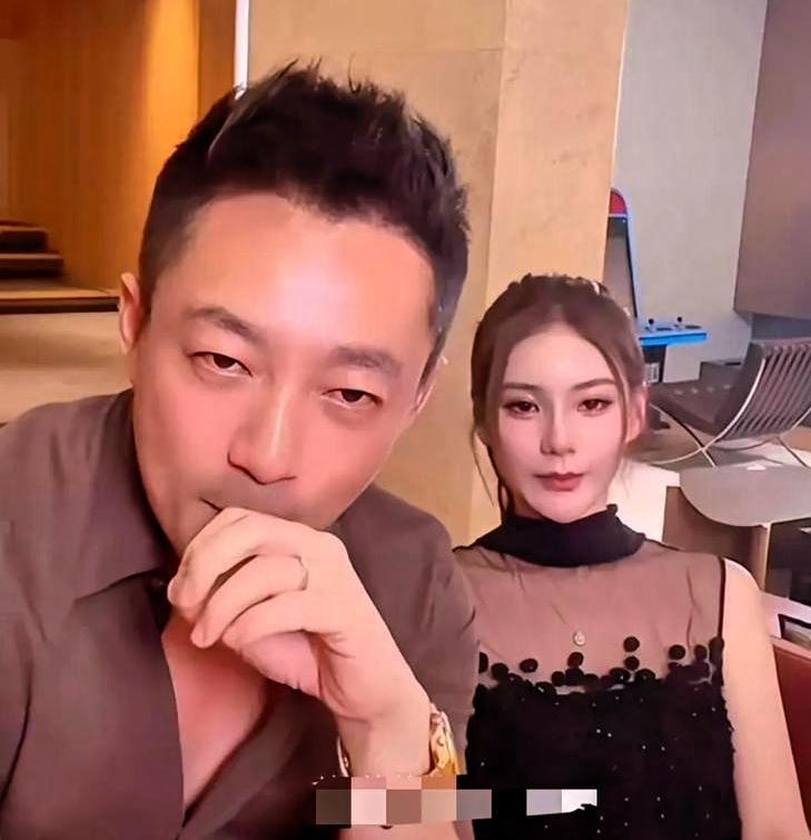 最近看小梅小汪直播感觉他们就这样真实又踏实他们刚搬进新装修的家，有网友担心