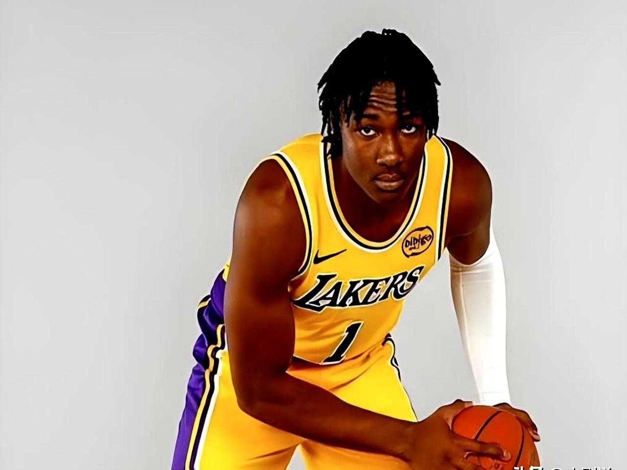 36号秀阿杜·蒂耶罗，膝盖左右轮流罢工。去年11月才做完左膝手术，刚露脸拿4分1