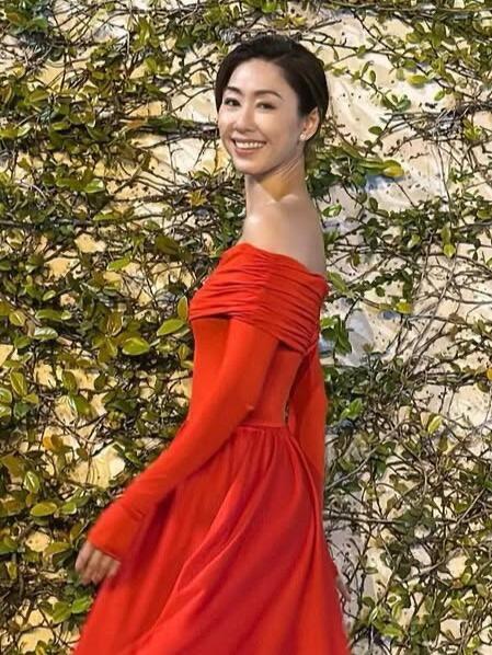 22年的的关系，胡定欣说放手就放手了， 是的，胡定欣今天发文，一句“离开舒